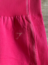 Lade das Bild in den Galerie-Viewer, Gymshark ~ Ultra Seamless Shorts (XS)
